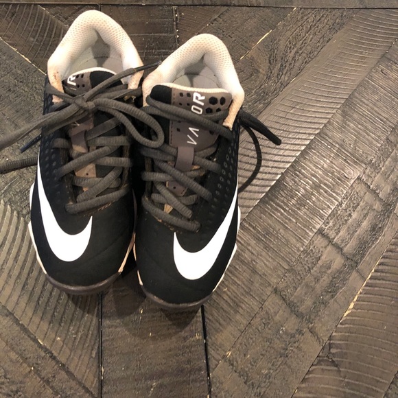 Boys Nike Baseball Cleats Size 1c 